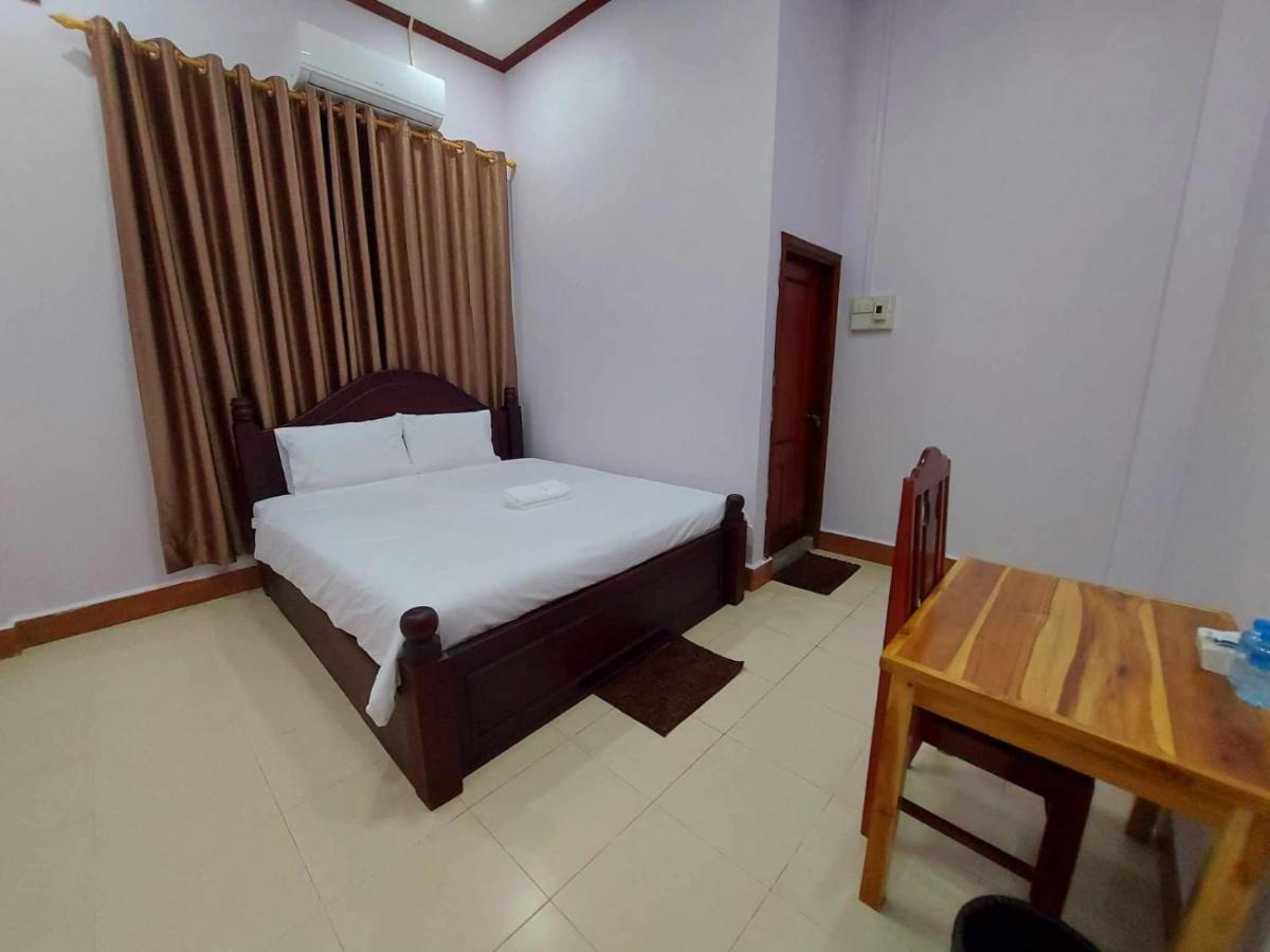 Inthavong Hotel/Guest House Vang Vieng Buitenkant foto