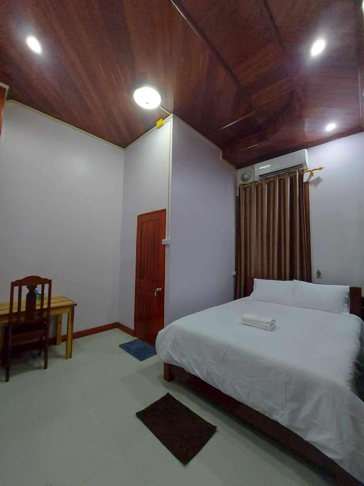 Inthavong Hotel/Guest House Vang Vieng Buitenkant foto