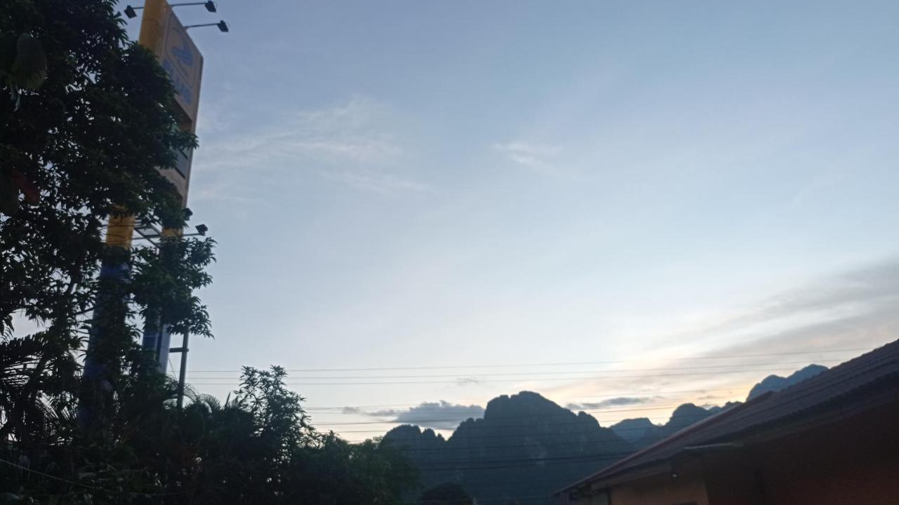 Inthavong Hotel/Guest House Vang Vieng Buitenkant foto